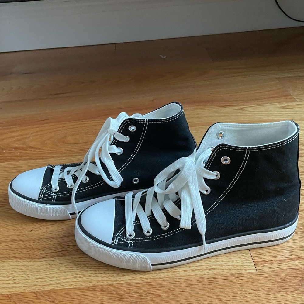 Black High-Top Sneakers - size 8